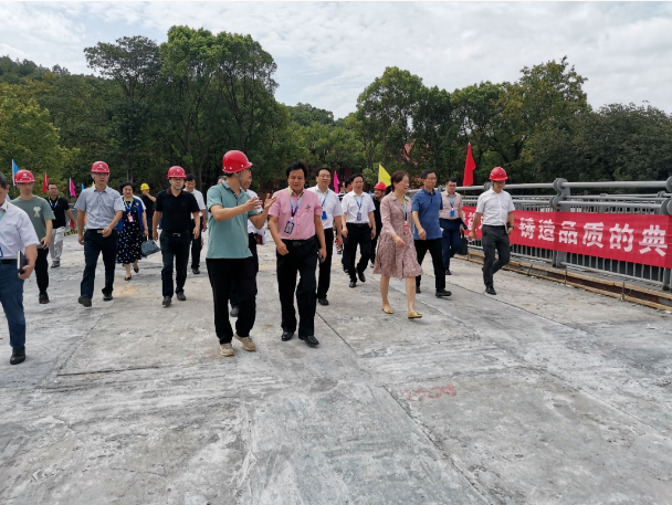 市政要聞 | 湖南工商大學(xué)黨委書記陳曉紅院士、長(zhǎng)沙市公共工程建設(shè)中心總工劉學(xué)武帶隊(duì)赴湖南工商大學(xué)跨桐梓坡路過街天橋項(xiàng)目考察調(diào)研